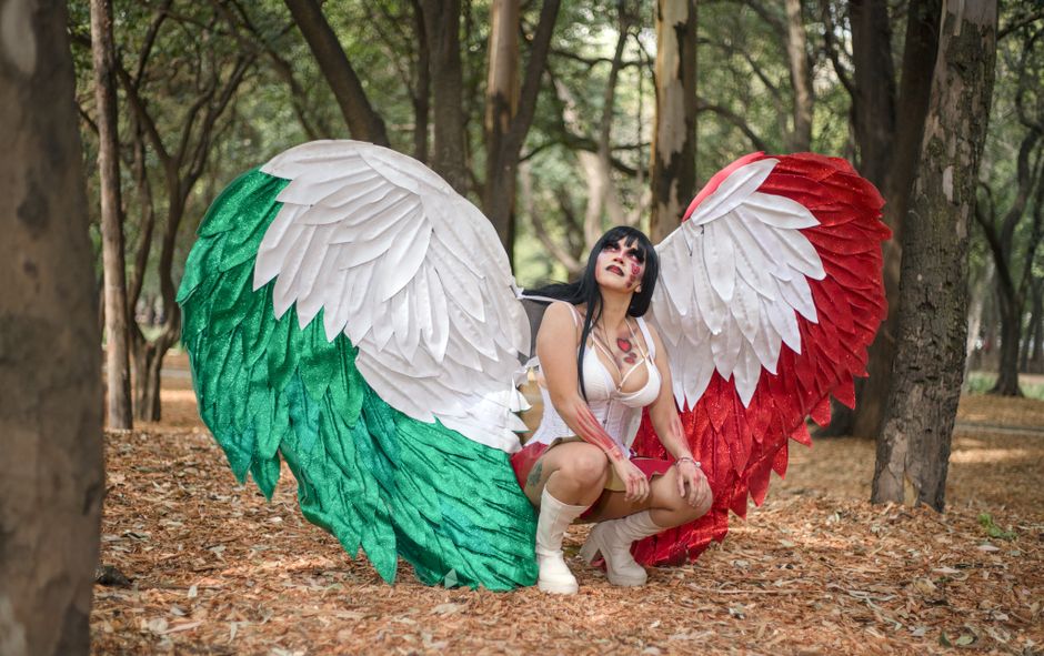 穿著奇幻風格 Cosplay 服裝的直播主
